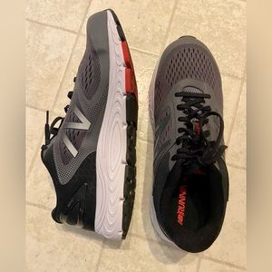 Men’s new balance 840 v4 like new sneakers. Sz 11, 4E width